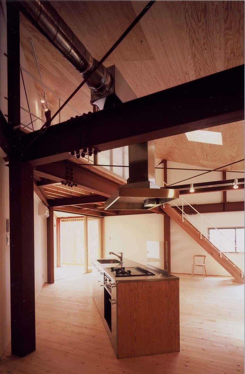 大阪の建築家・中平勝が設計した鉄骨造倉庫のリノベーション