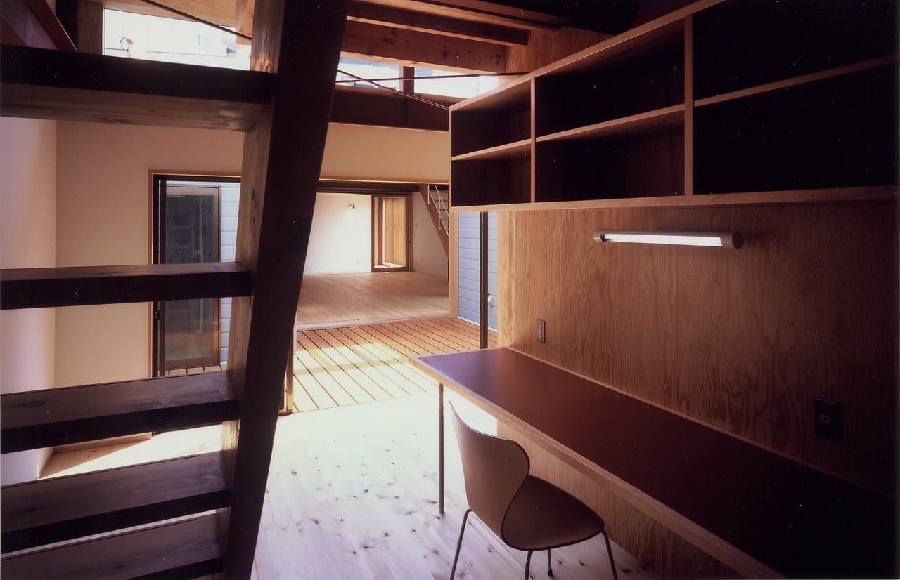 大阪の建築家・中平勝が設計した鉄骨造倉庫のリノベーション・ワークスペース