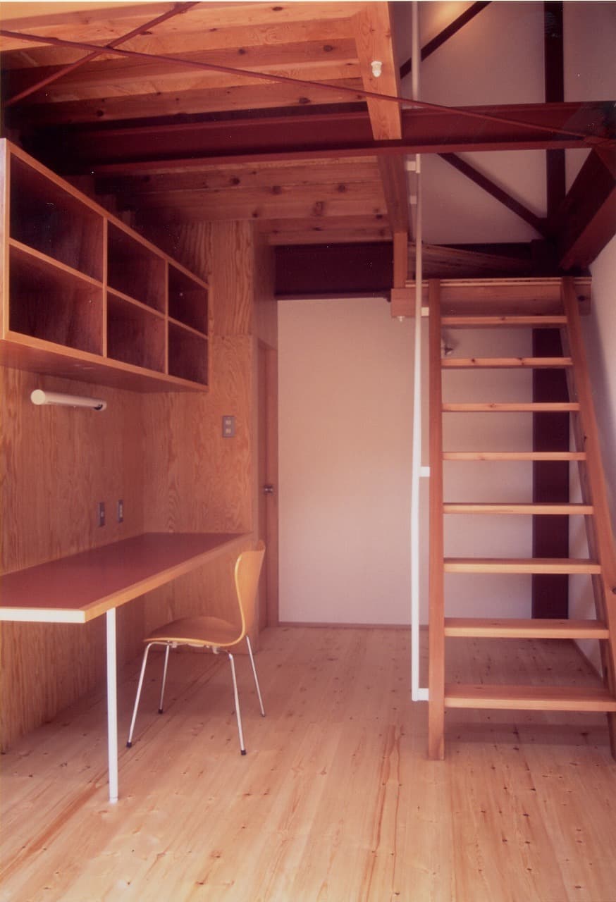 大阪の建築家・中平勝が設計した鉄骨造倉庫のリノベーション/ワークスペース