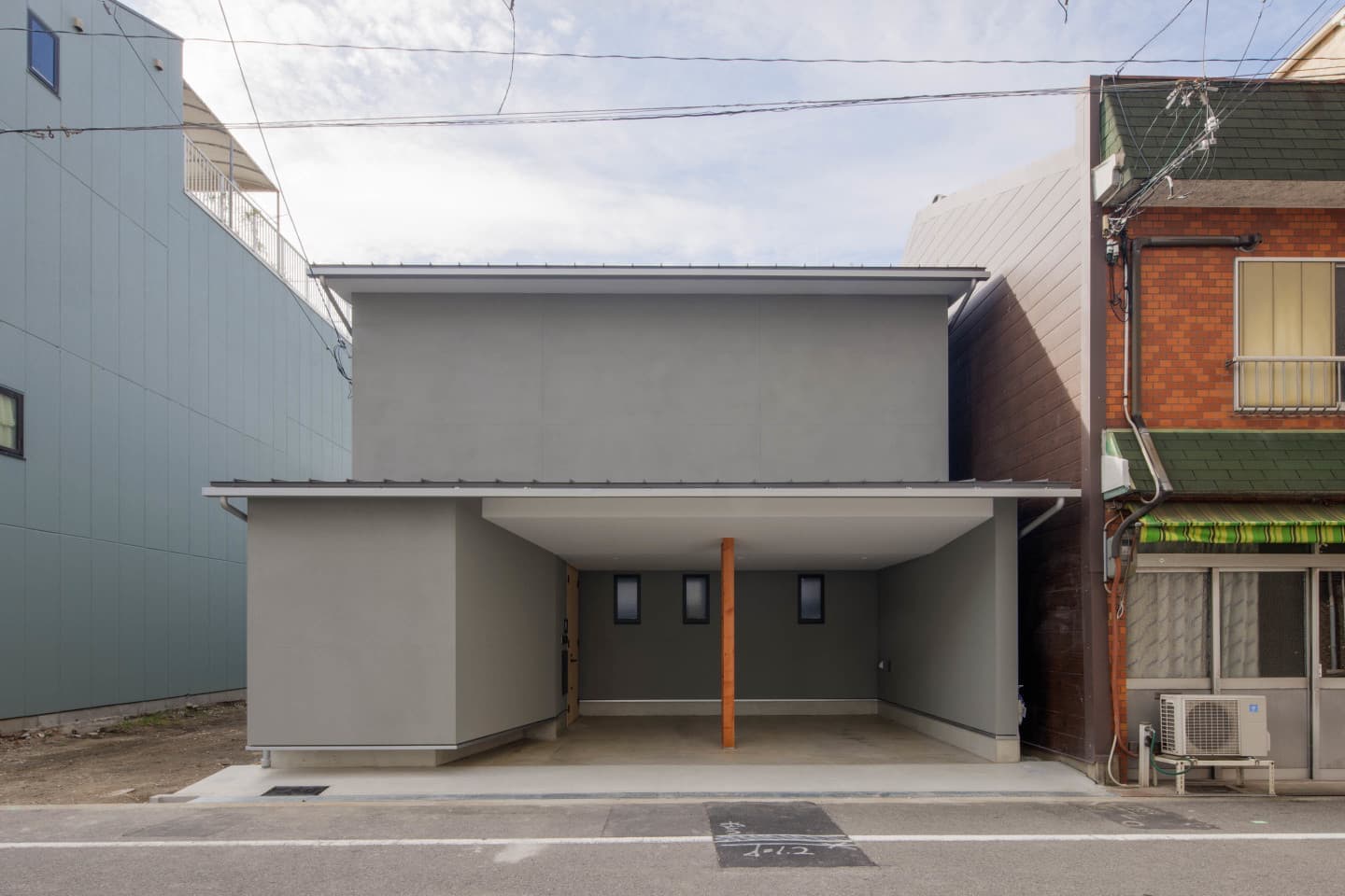 大阪の建築家│中平勝設計の木造住宅のシンプルな外観