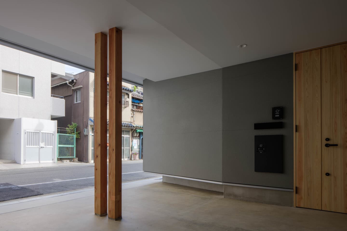 大阪の建築家│木造新築住宅のガレージ