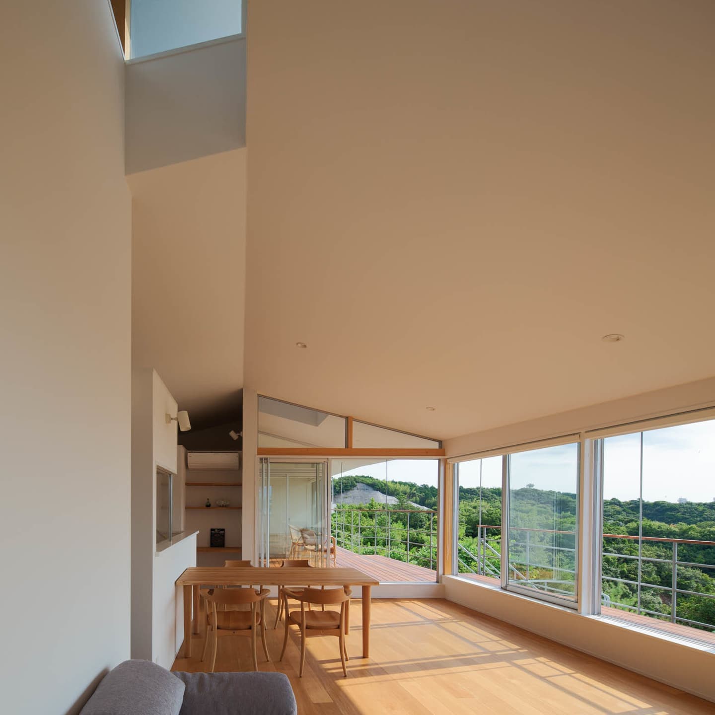 大阪の建築家・中平勝が設計した2階リビングの木造住宅です