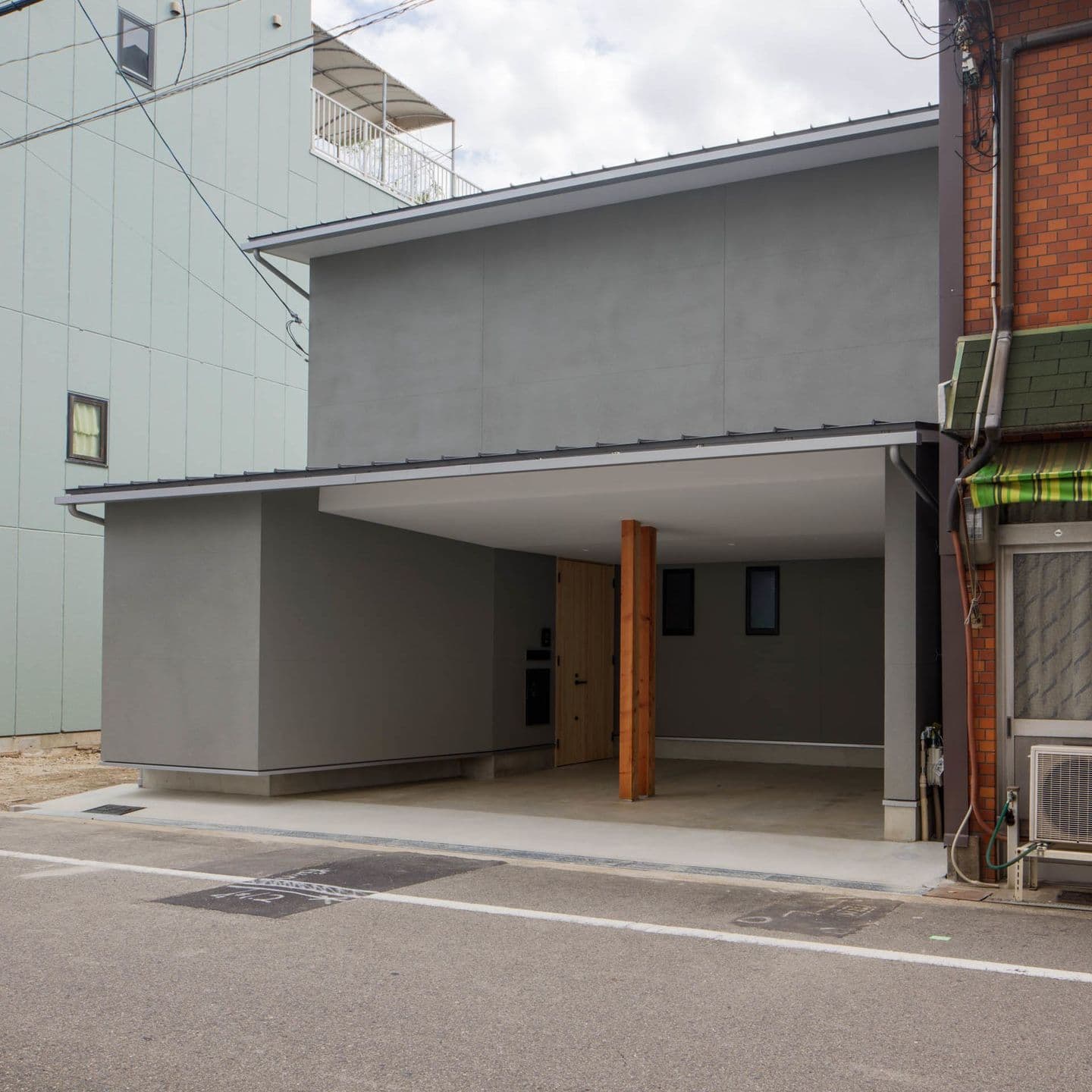大阪の建築家・中平勝が設計したシンプルな外観の木造住です