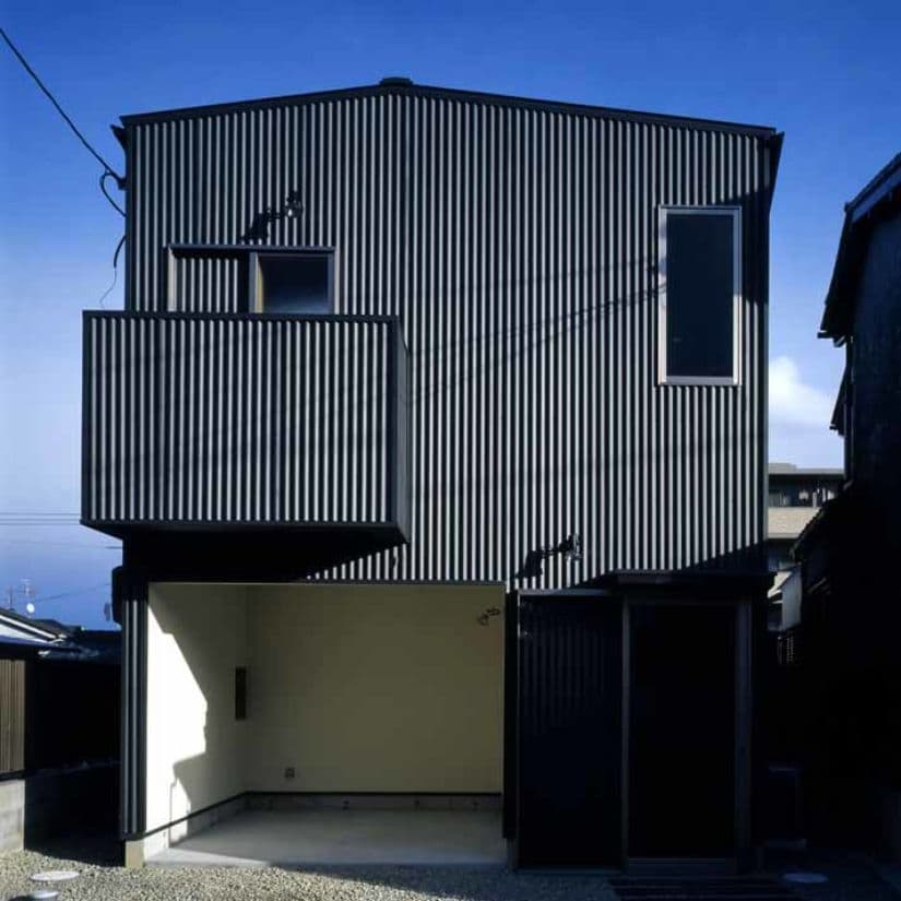 大阪の建築家・中平勝が設計した狭小ローコスト木造住宅です