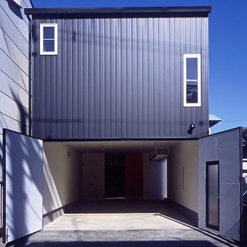 大阪の建築家・中平勝が設計した京都に建つトレーニングルームのある鉄骨住宅です