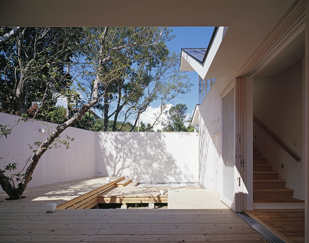 大阪の建築家・中平勝が設計したセカンドハウス・別荘の中庭です