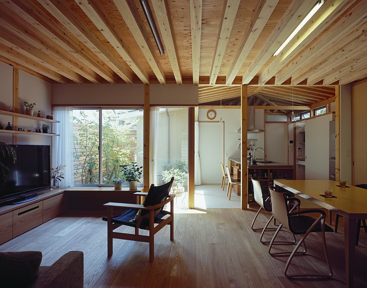 大阪の建築家・中平勝が設計したシニア対応の狭い道に面する住宅・中庭のある住宅・セカンドライフ