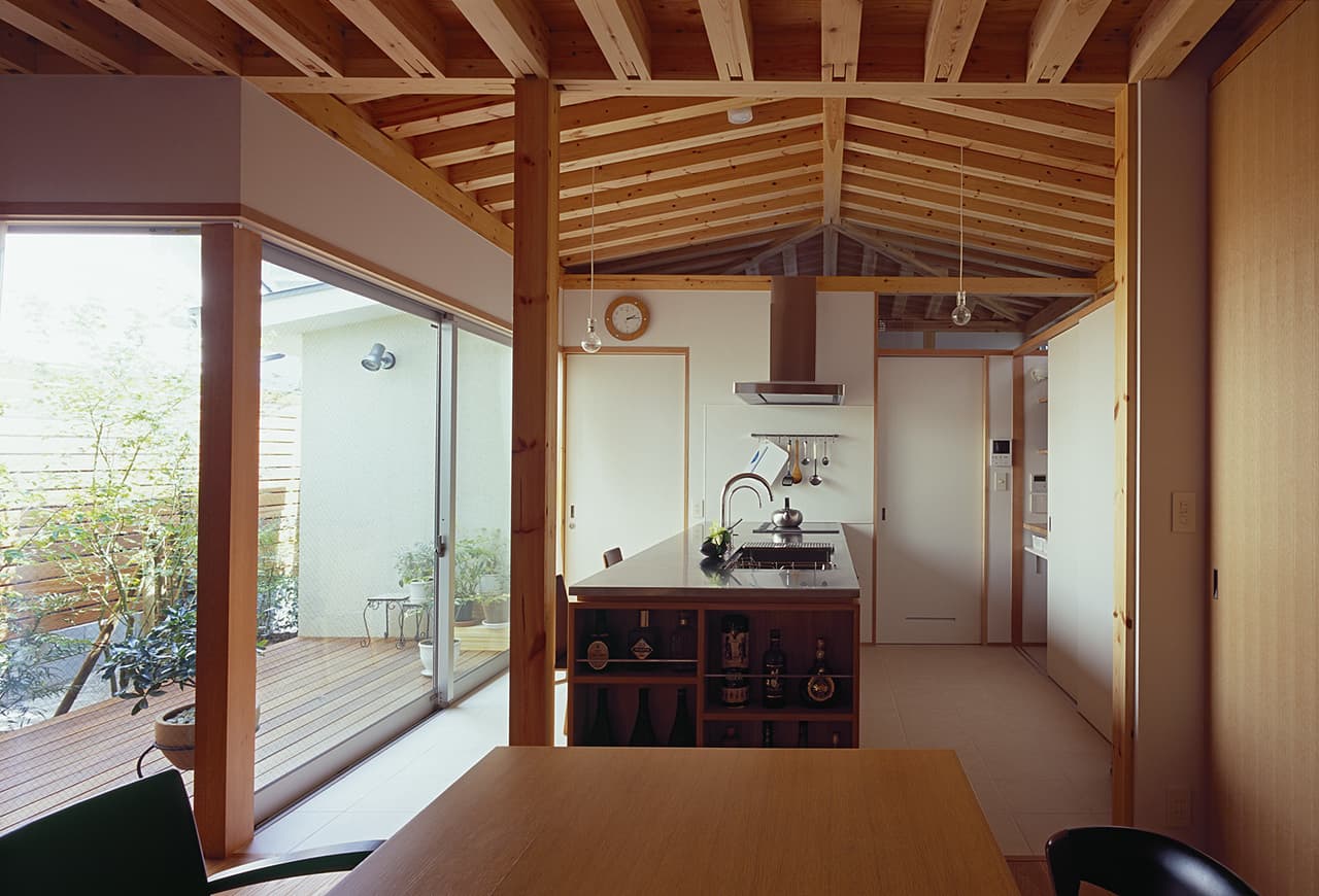 大阪の建築家・中平勝が設計したシニア対応の狭い道に面する住宅・セカンドライフの住まい