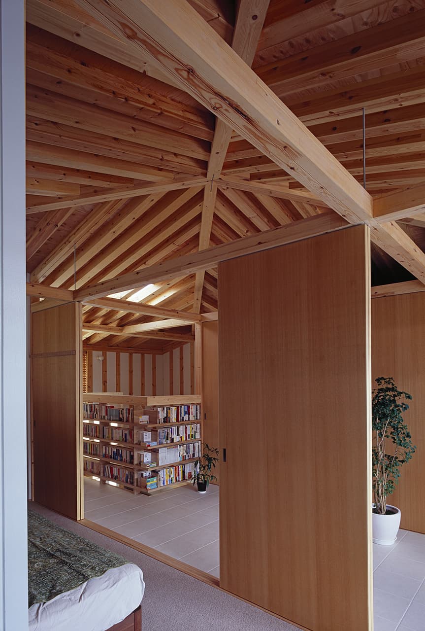 大阪の建築家・中平勝が設計した狭い道に面する住宅・木の香りのする住宅