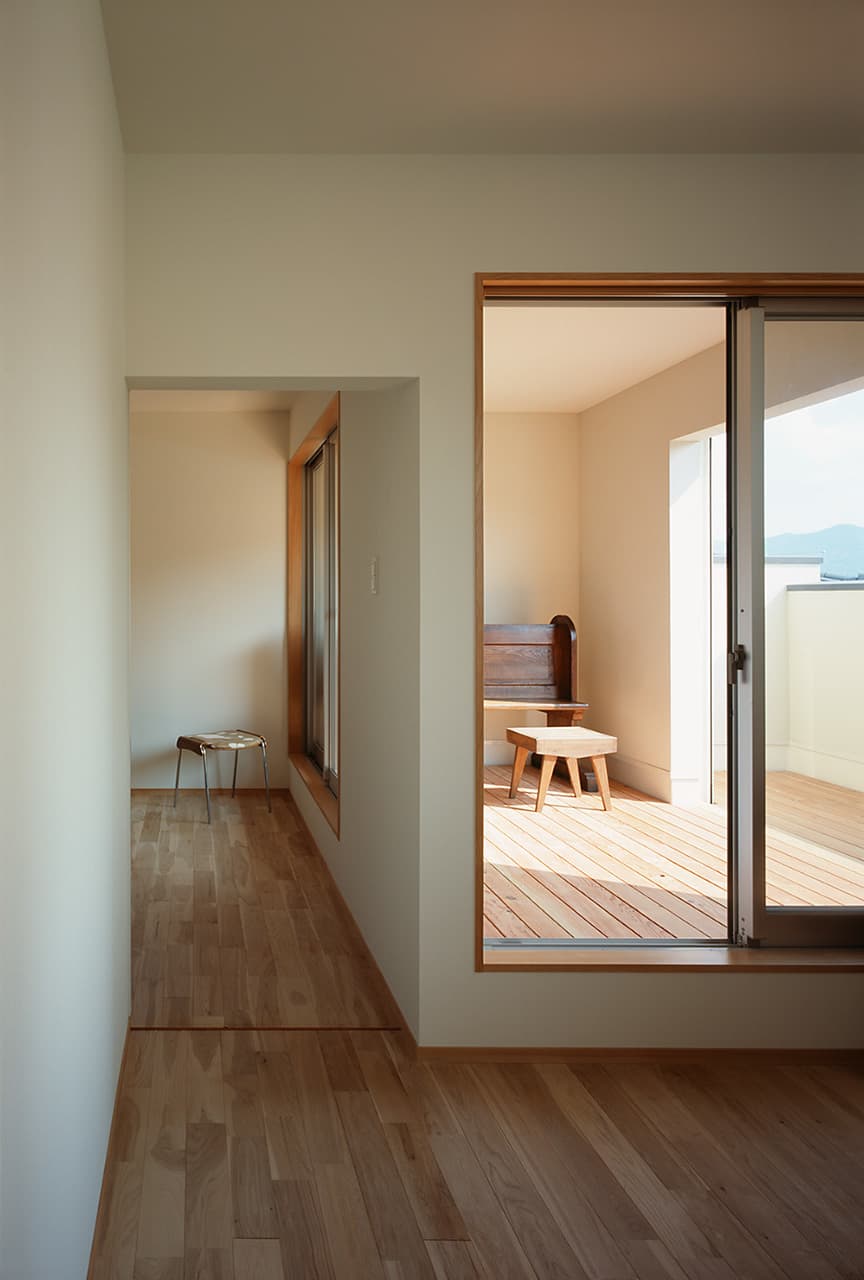 大阪の建築家・中平勝が設計した中庭のあるシニア対応のフルリノベーション住宅・減築したテラス