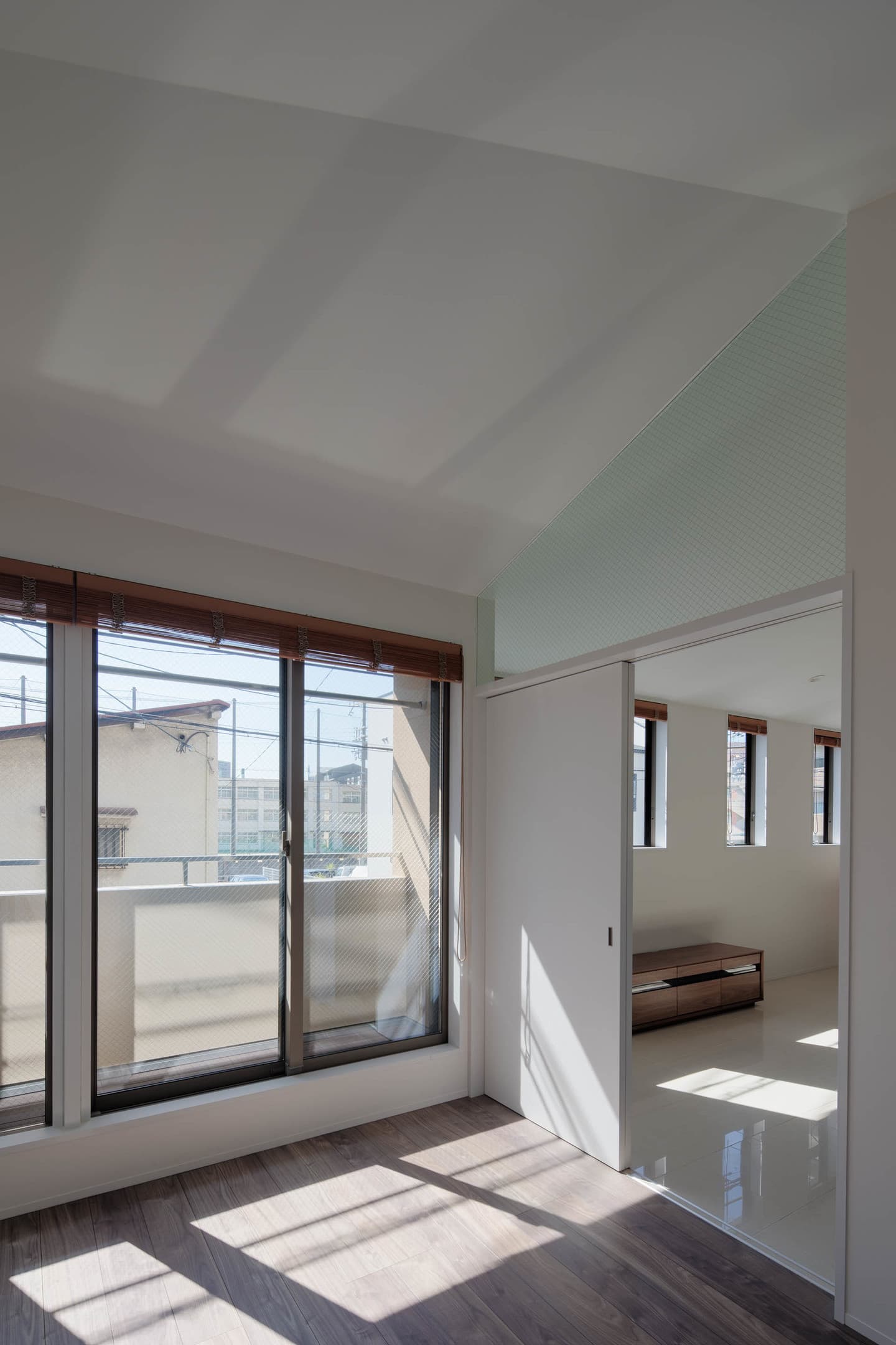 大阪の建築家が設計した狭小地の木造３階建て住宅