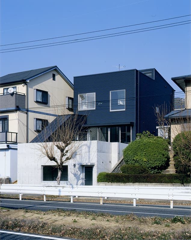 大阪の建築家・中平勝設計のペット対応鉄骨３階建て住宅
