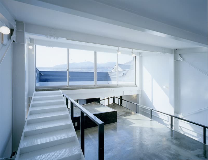 大阪の建築家・中平勝設計のペット対応鉄骨３階建て住宅のルーフテラス
