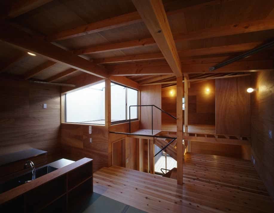 大阪の建築家・中平勝が設計した木造ローコスト住宅の制作キッチン