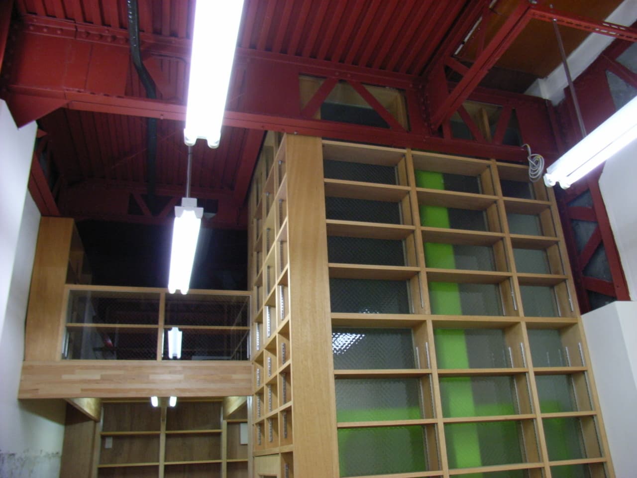 大阪の建築家・中平勝が設計した本屋のリノベーションのロフトスペースです