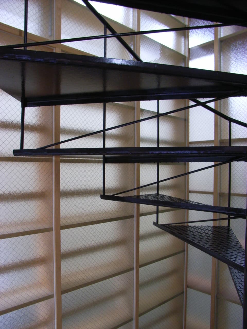 大阪の建築家・中平勝が設計した鉄骨造本屋リノベーションのらせん階段