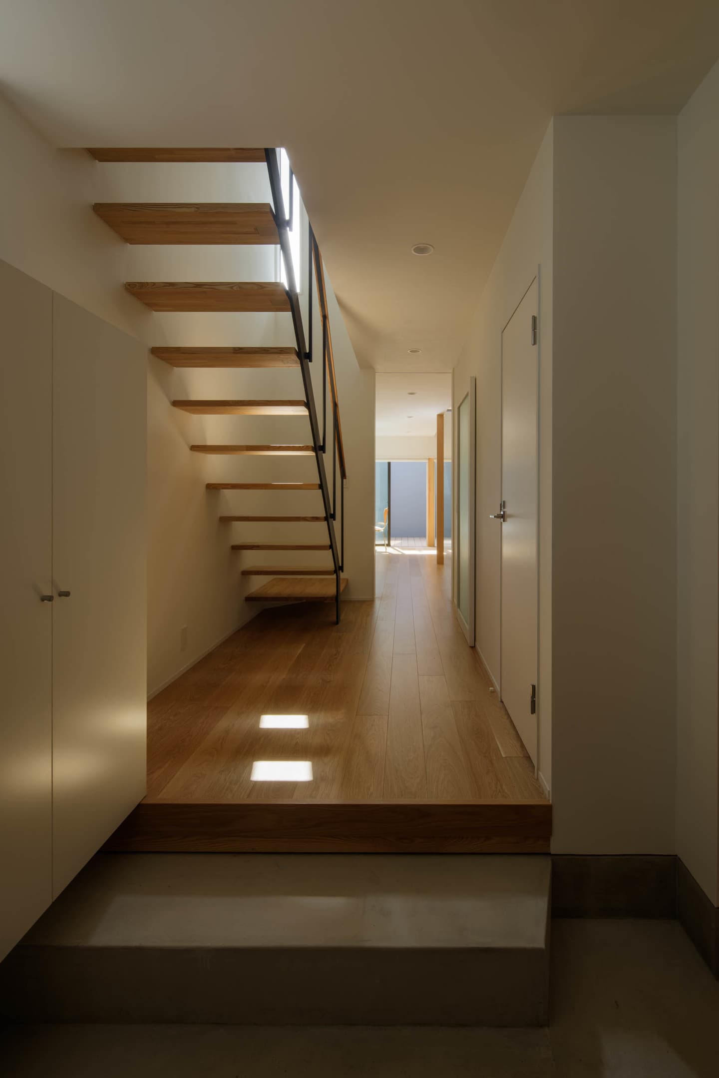 大阪の建築家│中平勝設計の木造新築住宅の玄関ホールです