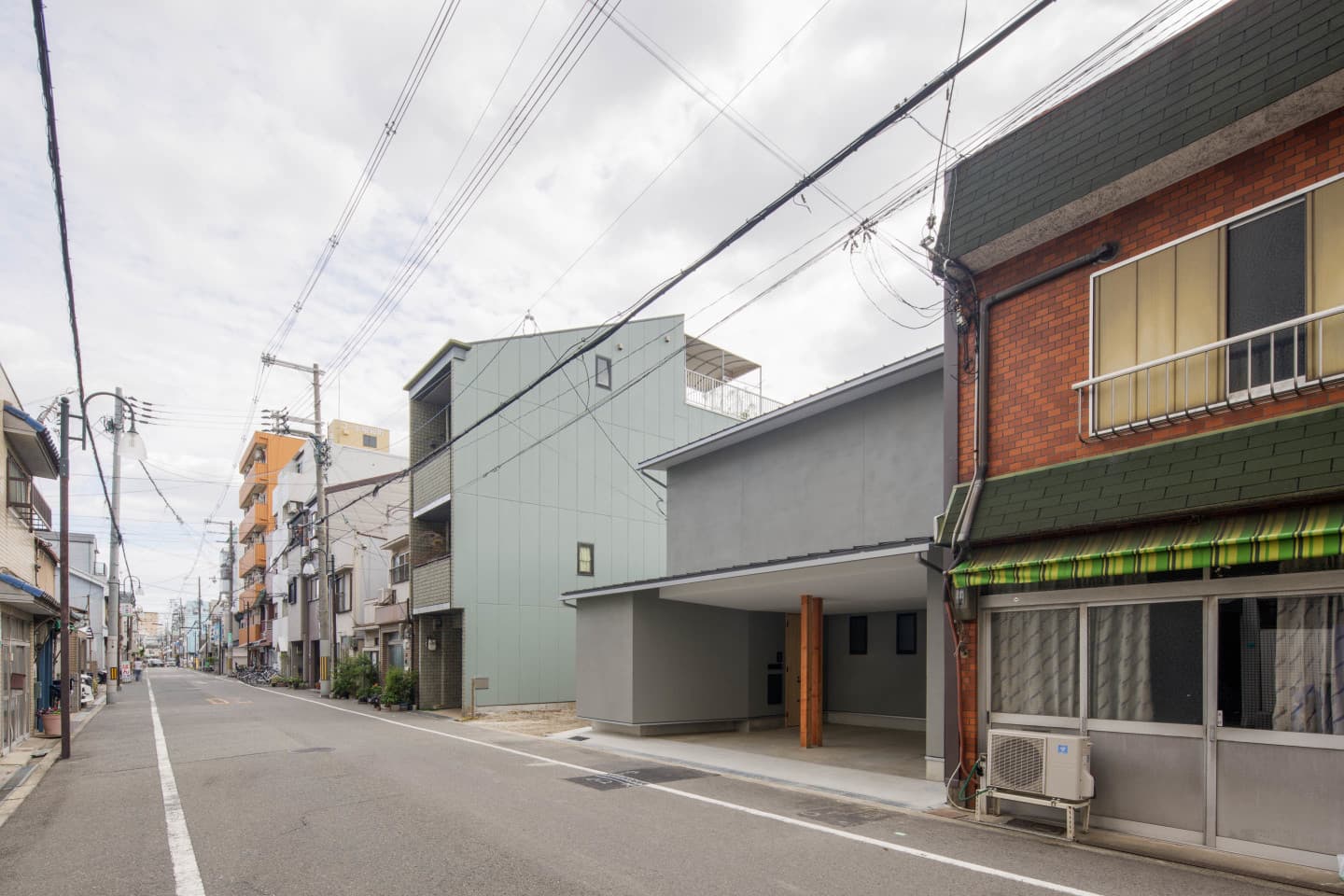 大阪の建築家│中平勝設計の木造新築住宅のシンプルな外観